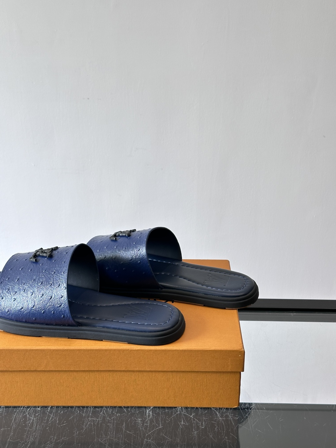 Louis Vuitton ss26new arrival LV驴牌春夏系列新款平底沙滩拖鞋🥿简约精致，