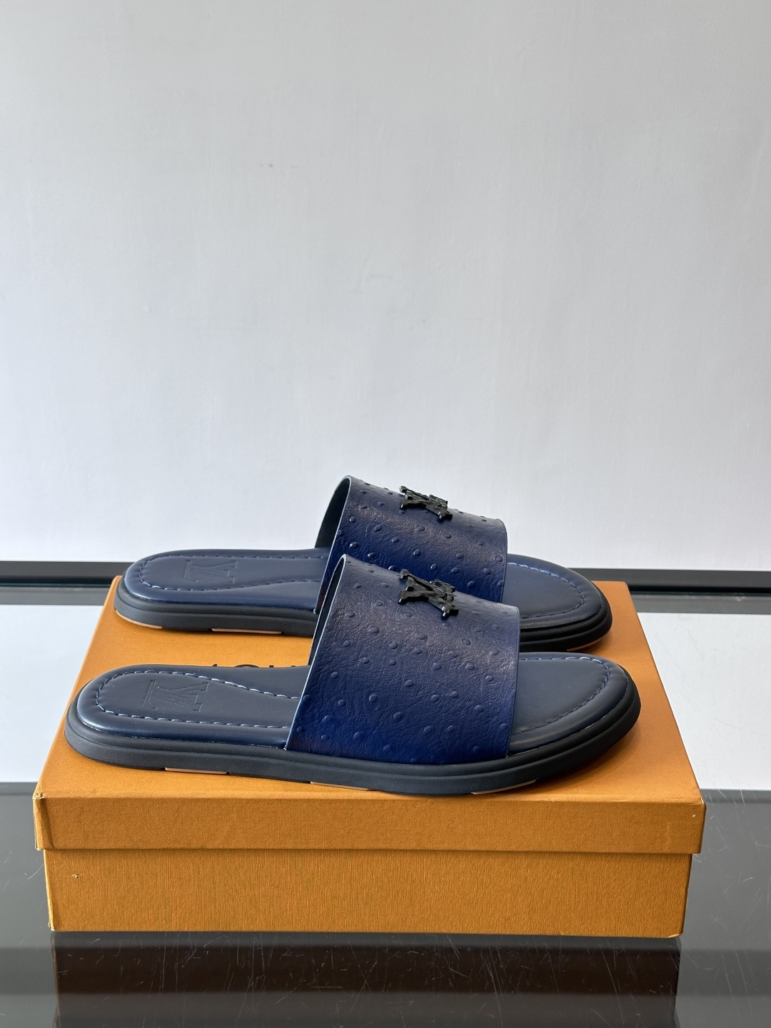 Louis Vuitton ss26new arrival LV驴牌春夏系列新款平底沙滩拖鞋🥿简约精致，