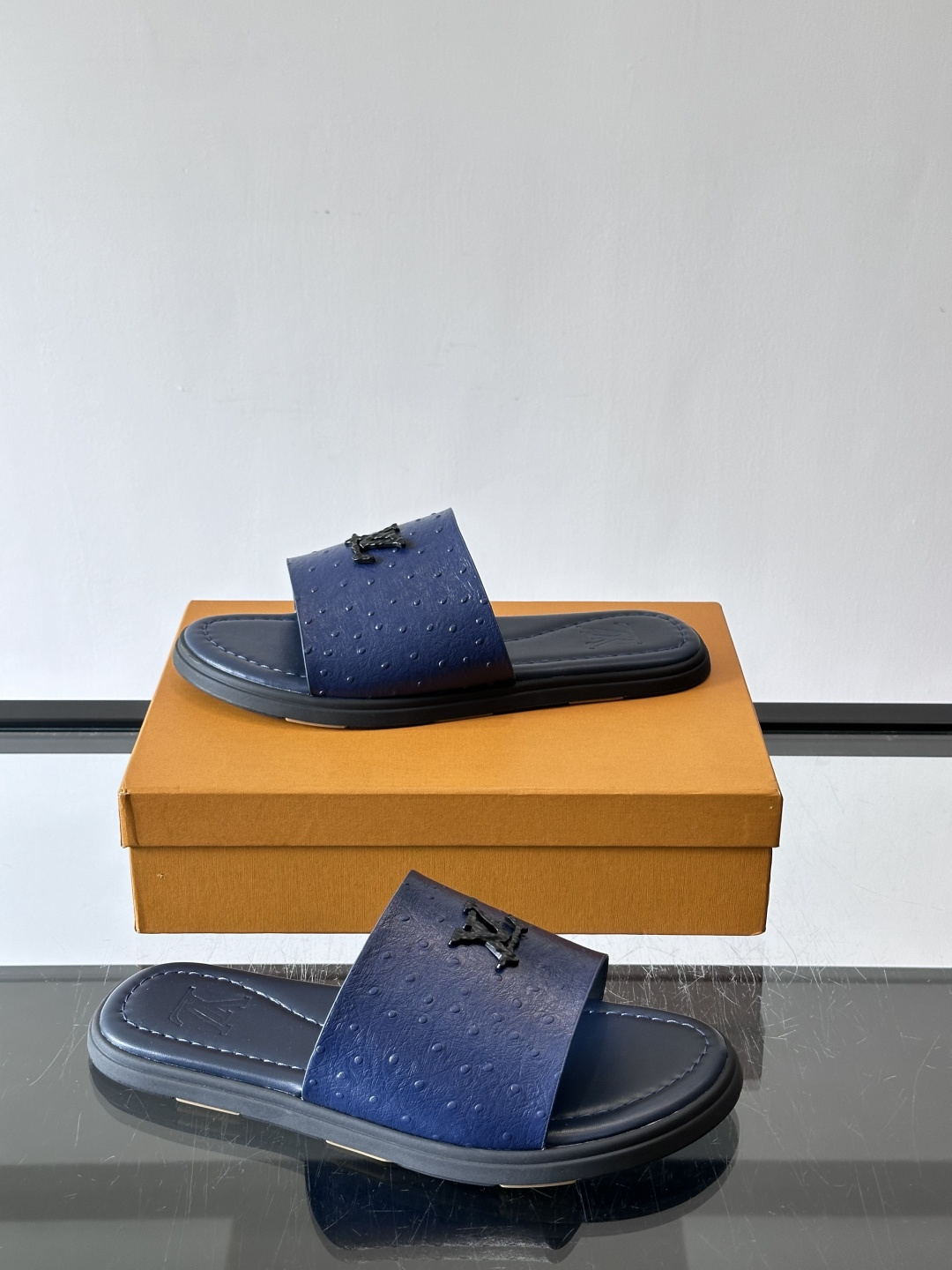 Louis Vuitton ss26new arrival LV驴牌春夏系列新款平底沙滩拖鞋🥿简约精致，