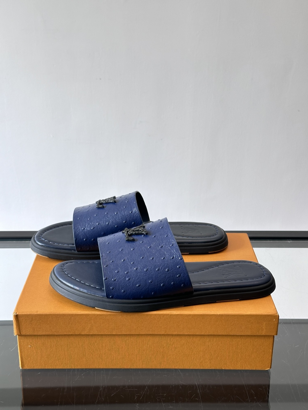 Louis Vuitton ss26new arrival LV驴牌春夏系列新款平底沙滩拖鞋🥿简约精致，