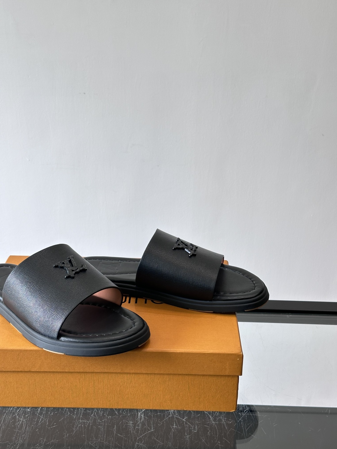 Louis Vuitton ss26new arrival LV驴牌春夏系列新款平底沙滩拖鞋🥿简约精致，