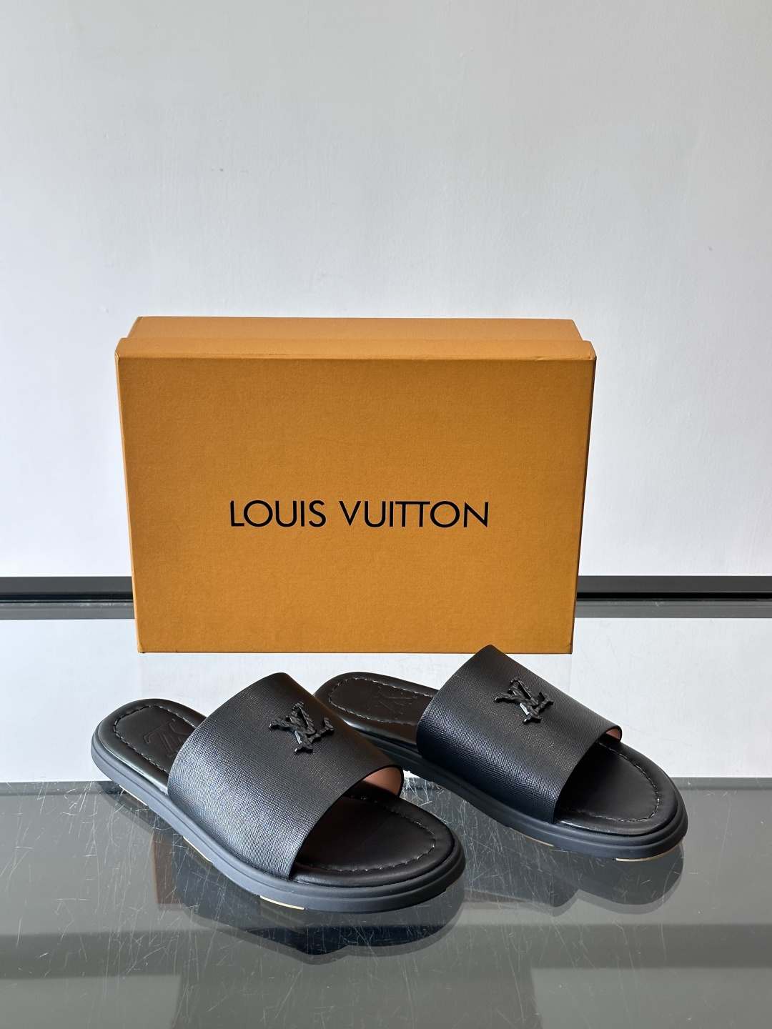 Louis Vuitton ss26new arrival LV驴牌春夏系列新款平底沙滩拖鞋🥿简约精致，