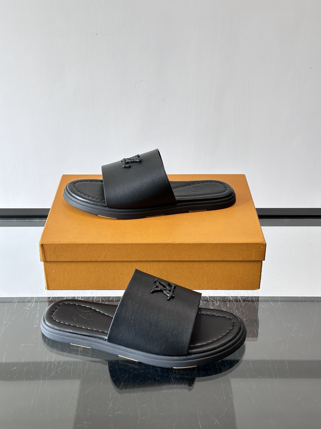 Louis Vuitton ss26new arrival LV驴牌春夏系列新款平底沙滩拖鞋🥿简约精致，