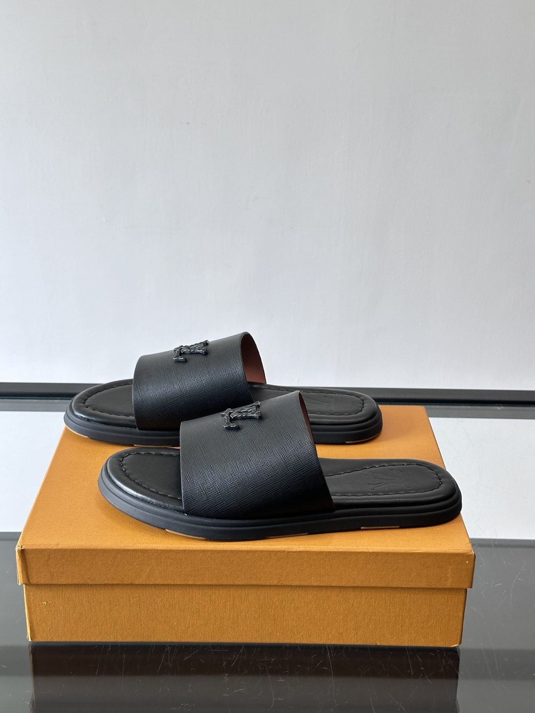 Louis Vuitton ss26new arrival LV驴牌春夏系列新款平底沙滩拖鞋🥿简约精致，