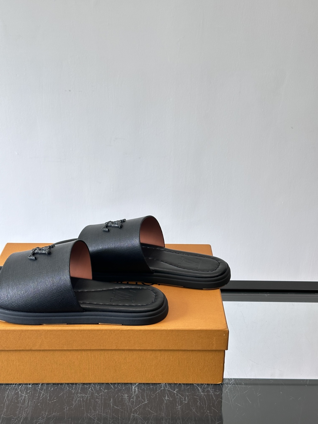 Louis Vuitton ss26new arrival LV驴牌春夏系列新款平底沙滩拖鞋🥿简约精致，