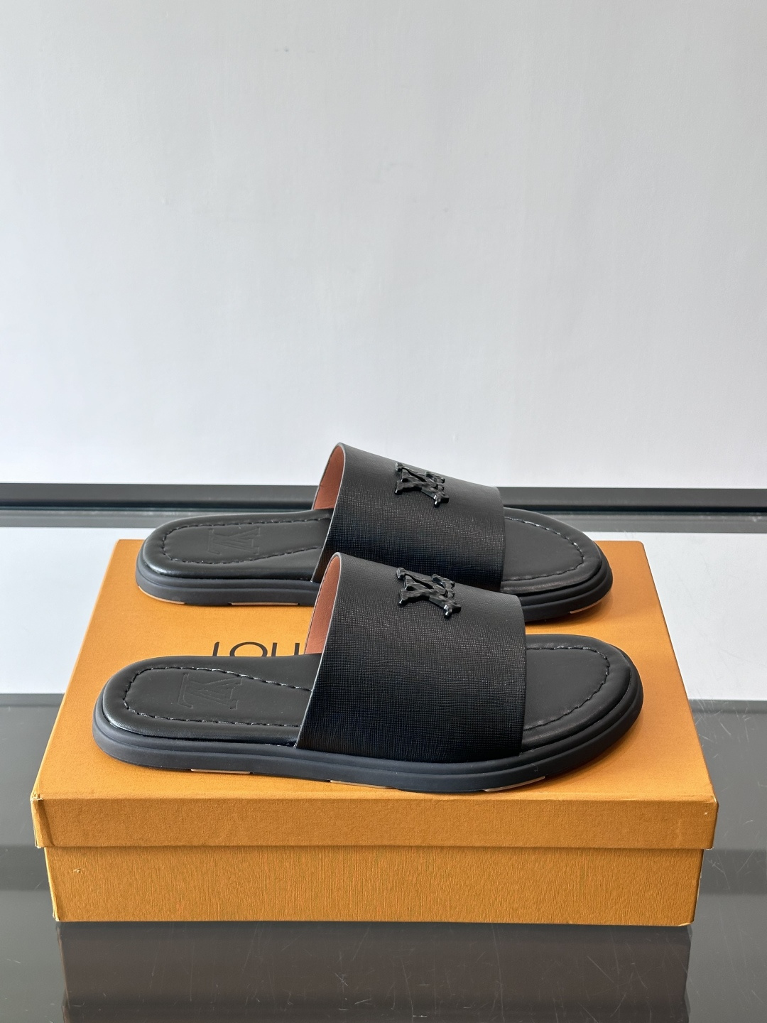 Louis Vuitton ss26new arrival LV驴牌春夏系列新款平底沙滩拖鞋🥿简约精致，