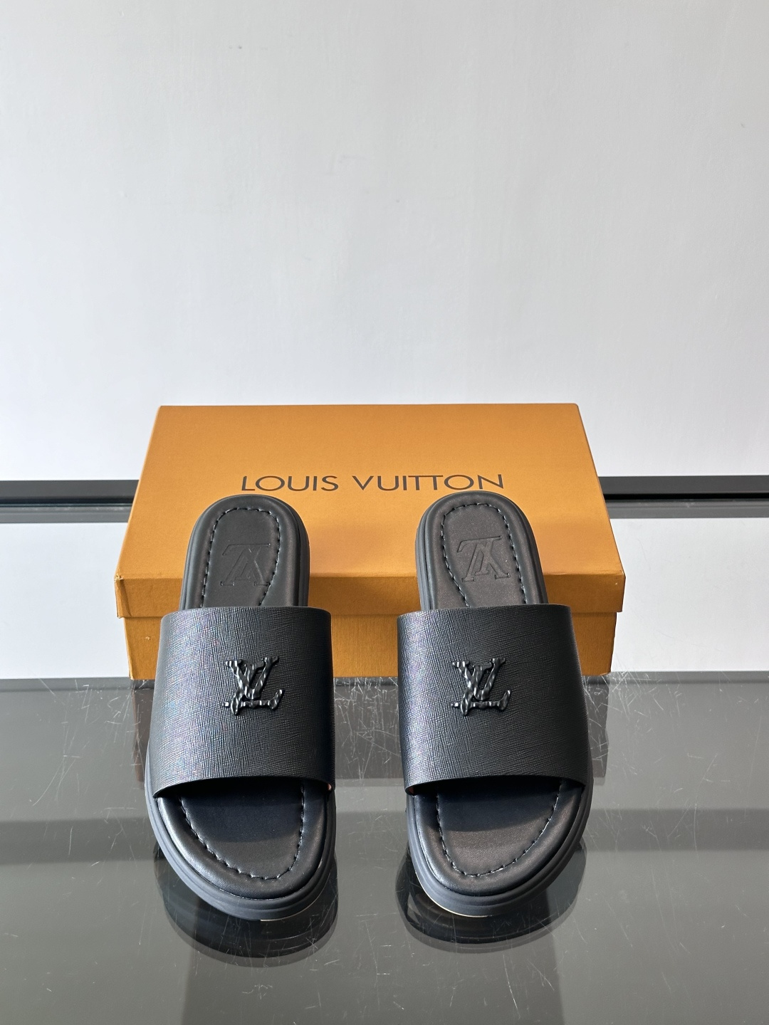 Louis Vuitton ss26new arrival LV驴牌春夏系列新款平底沙滩拖鞋🥿简约精致，