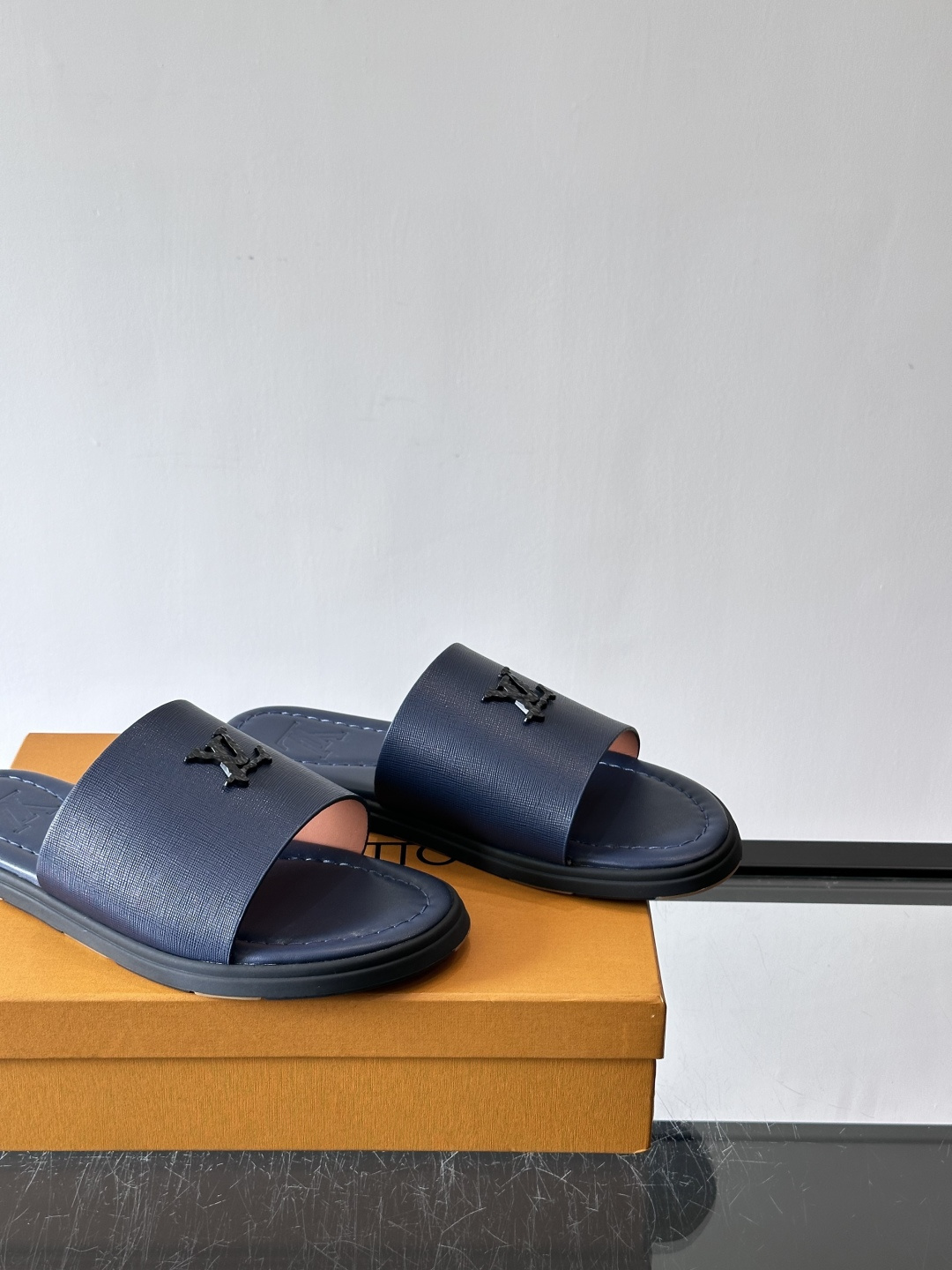 Louis Vuitton ss26new arrival LV驴牌春夏系列新款平底沙滩拖鞋🥿简约精致，