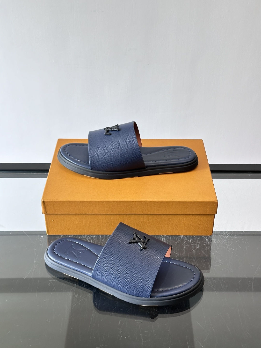 Louis Vuitton ss26new arrival LV驴牌春夏系列新款平底沙滩拖鞋🥿简约精致，