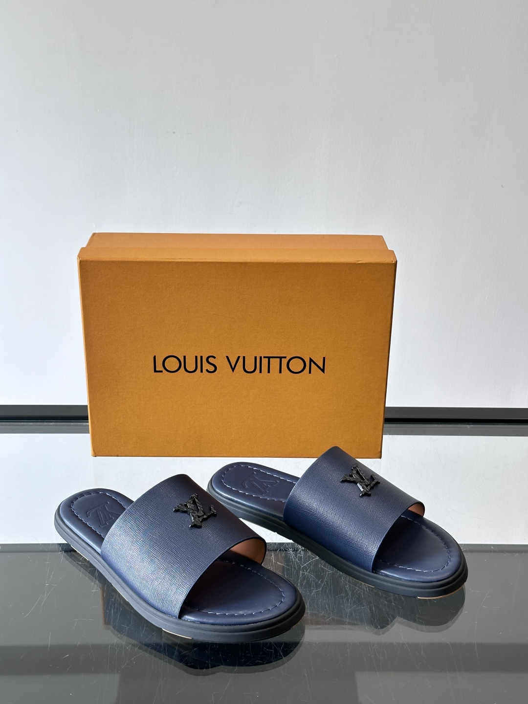 Louis Vuitton ss26new arrival LV驴牌春夏系列新款平底沙滩拖鞋🥿简约精致，