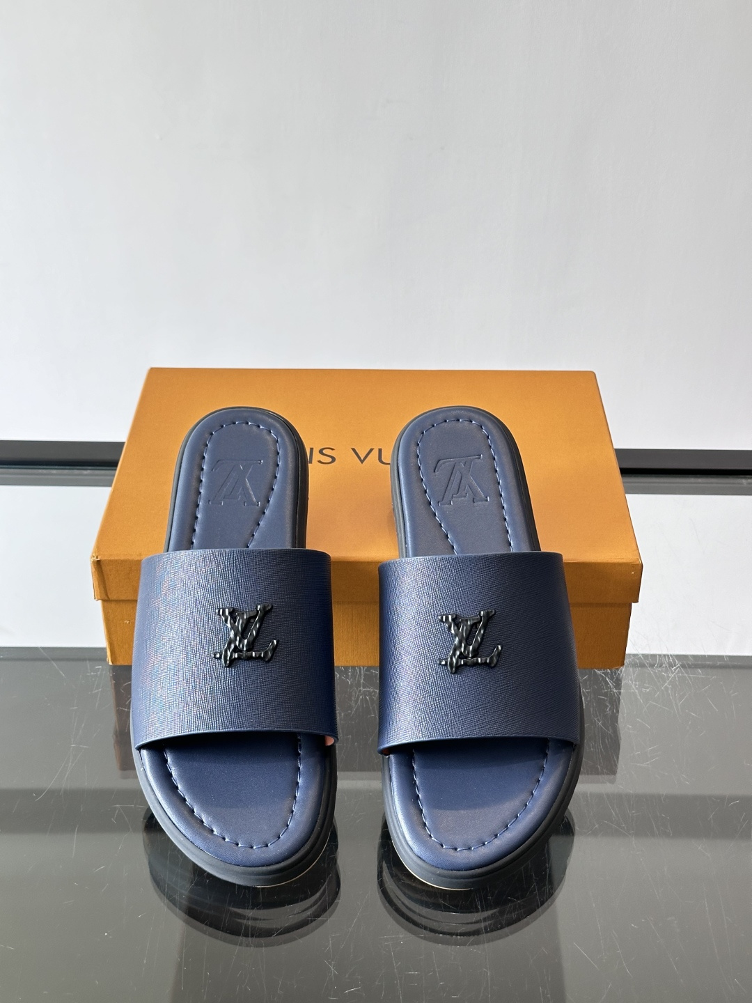 Louis Vuitton ss26new arrival LV驴牌春夏系列新款平底沙滩拖鞋🥿简约精致，