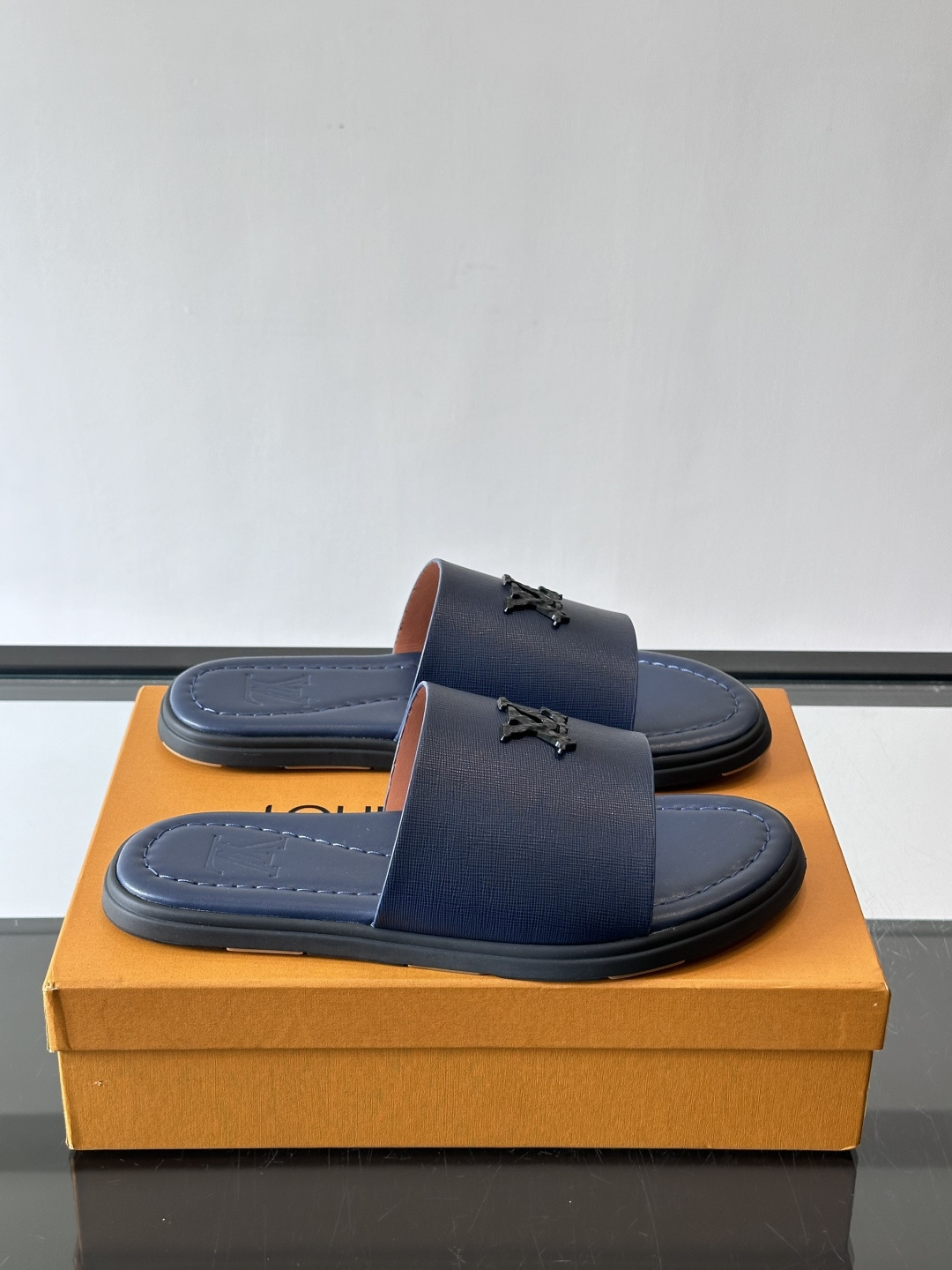 Louis Vuitton ss26new arrival LV驴牌春夏系列新款平底沙滩拖鞋🥿简约精致，