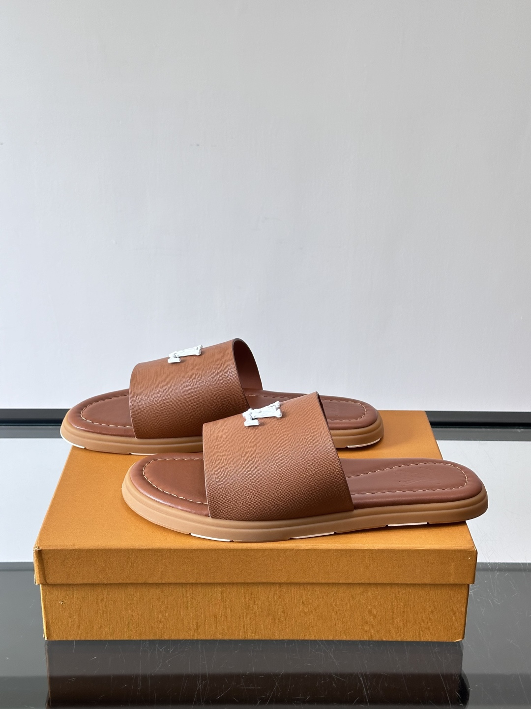 Louis Vuitton ss26new arrival LV驴牌春夏系列新款平底沙滩拖鞋🥿简约精致，