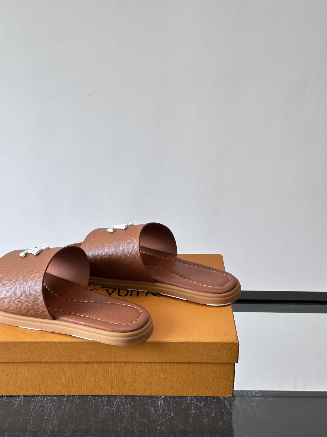 Louis Vuitton ss26new arrival LV驴牌春夏系列新款平底沙滩拖鞋🥿简约精致，