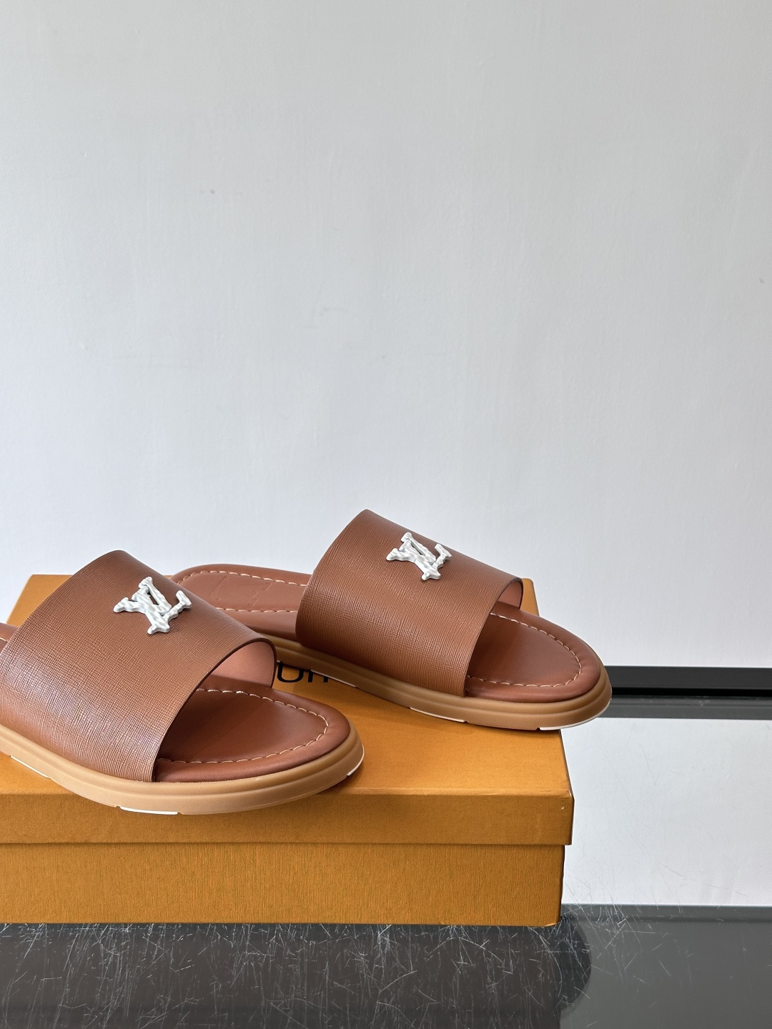 Louis Vuitton ss26new arrival LV驴牌春夏系列新款平底沙滩拖鞋🥿简约精致，