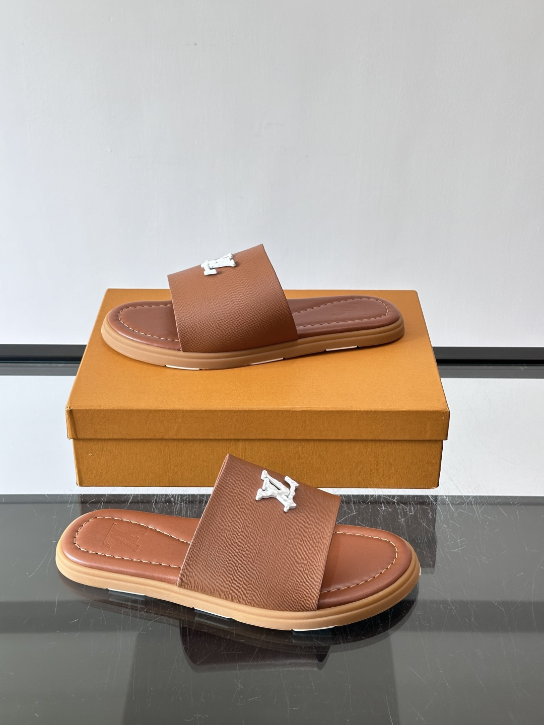 Louis Vuitton ss26new arrival LV驴牌春夏系列新款平底沙滩拖鞋🥿简约精致，