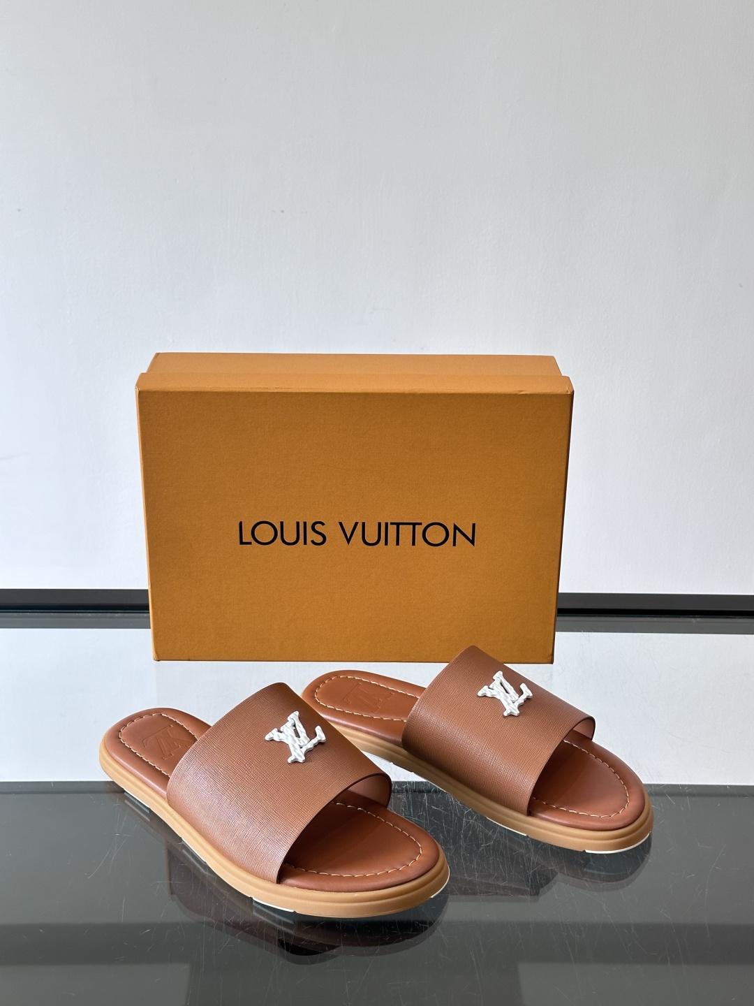 Louis Vuitton ss26new arrival LV驴牌春夏系列新款平底沙滩拖鞋🥿简约精致，