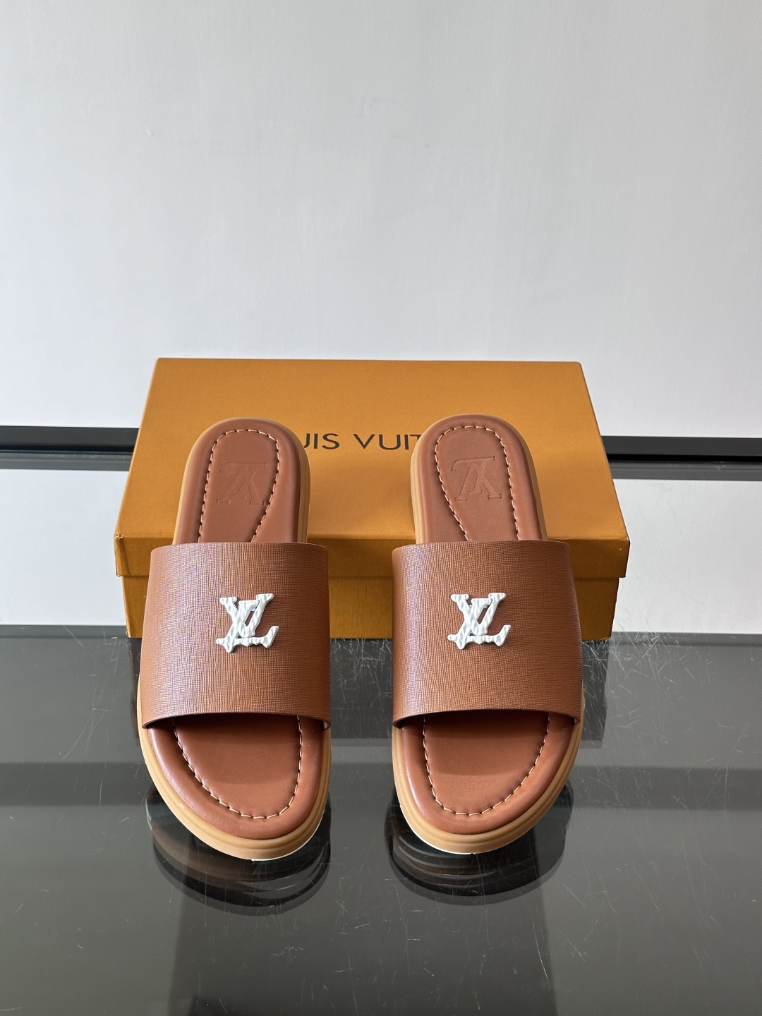 Louis Vuitton ss26new arrival LV驴牌春夏系列新款平底沙滩拖鞋🥿简约精致，