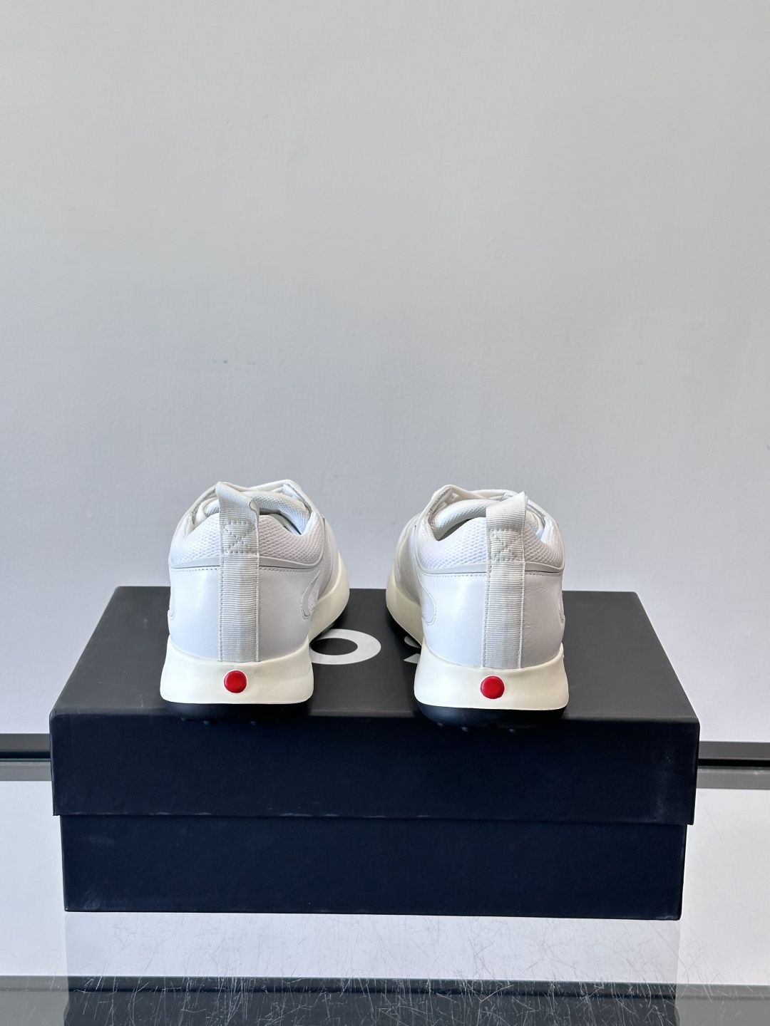 Boss男士休闲运动鞋，原版开模，头层牛皮材质，透气小牛皮内里，上脚柔软舒适 TPU大底脚感轻便！siz