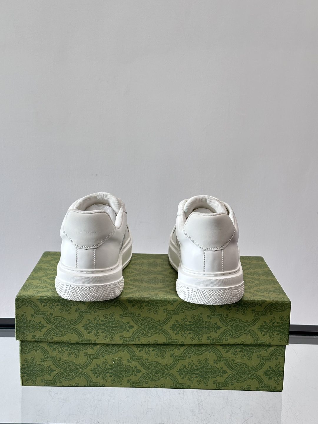 👟Gucci新款男士真皮休闲板鞋，头层牛皮+透气网布拼接，打孔设计超适合夏天穿！厚底轻便，增高又舒适，日