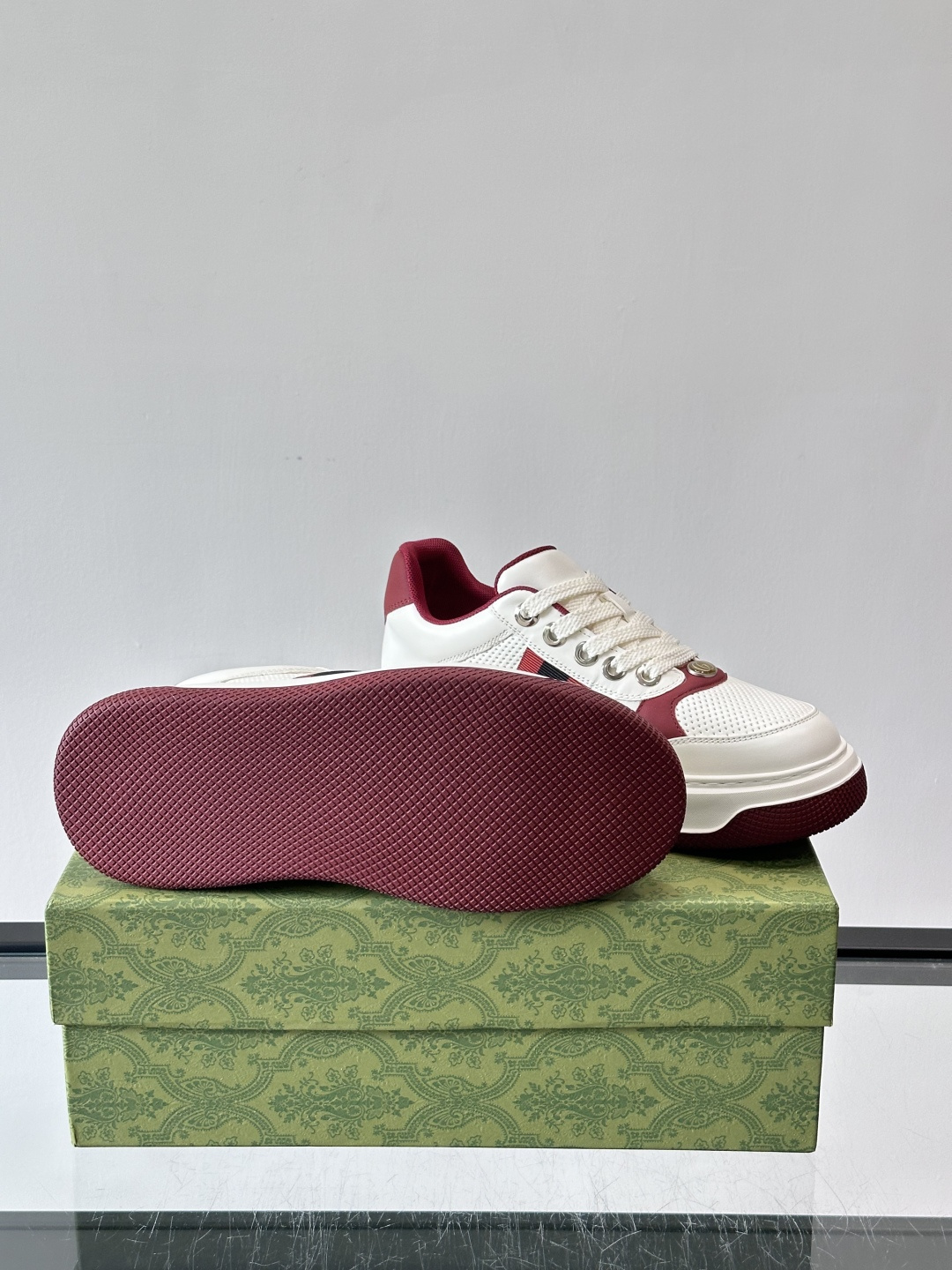 👟Gucci新款男士真皮休闲板鞋，头层牛皮+透气网布拼接，打孔设计超适合夏天穿！厚底轻便，增高又舒适，日