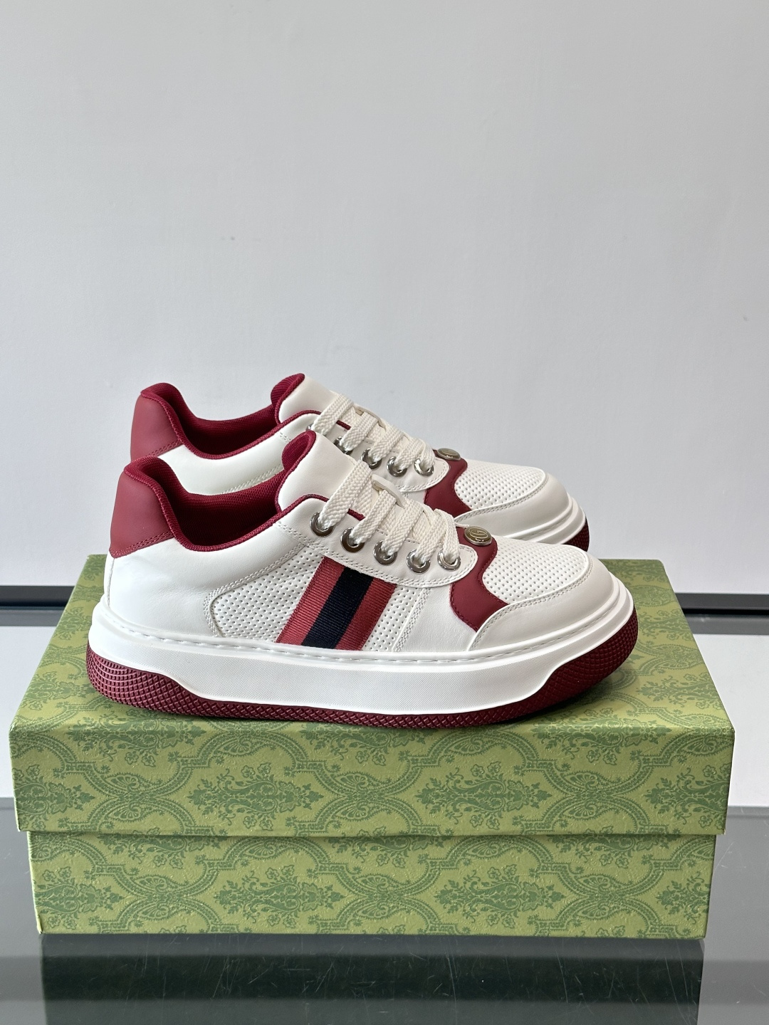 👟Gucci新款男士真皮休闲板鞋，头层牛皮+透气网布拼接，打孔设计超适合夏天穿！厚底轻便，增高又舒适，日