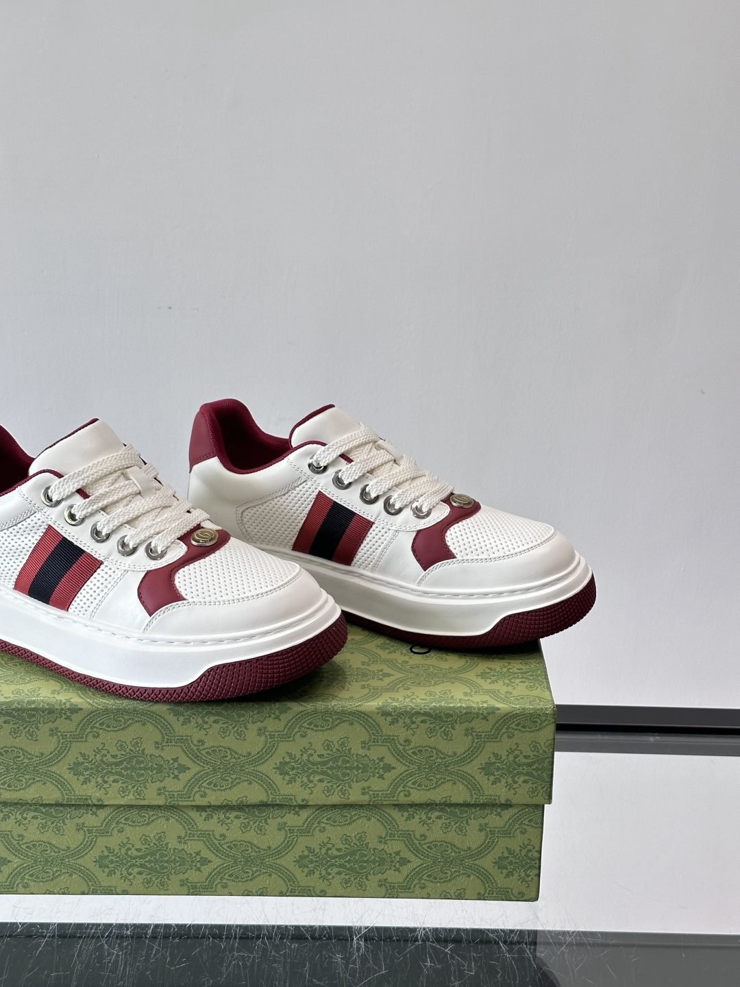 👟Gucci新款男士真皮休闲板鞋，头层牛皮+透气网布拼接，打孔设计超适合夏天穿！厚底轻便，增高又舒适，日