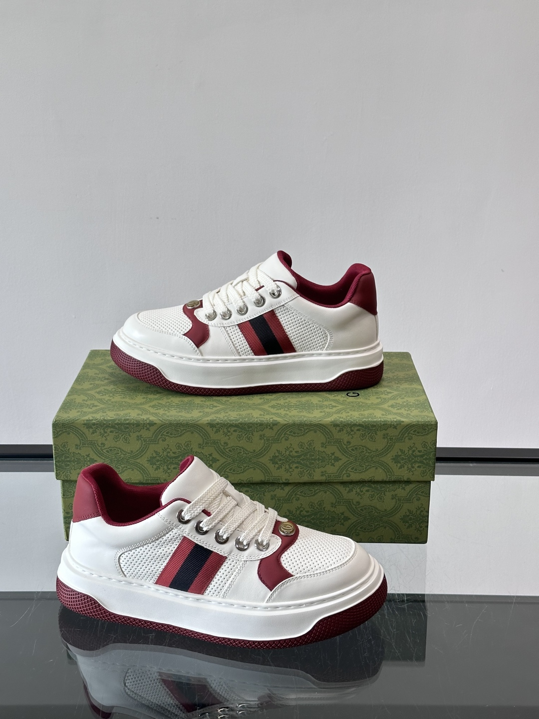 👟Gucci新款男士真皮休闲板鞋，头层牛皮+透气网布拼接，打孔设计超适合夏天穿！厚底轻便，增高又舒适，日