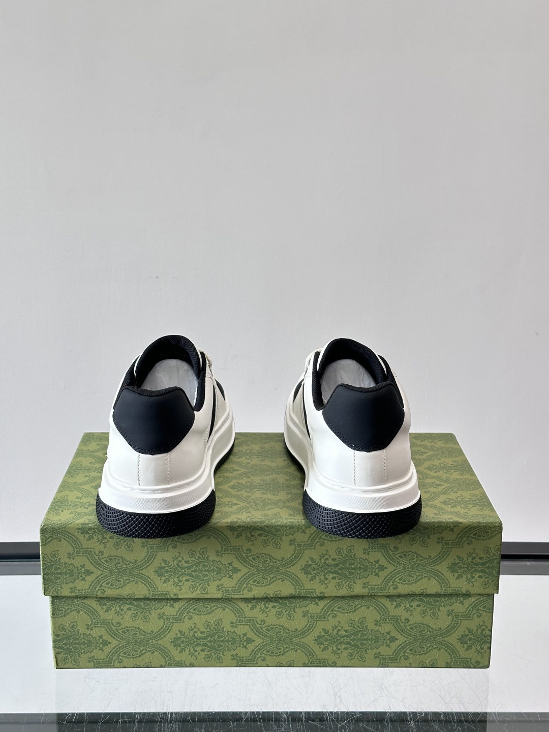 👟Gucci新款男士真皮休闲板鞋，头层牛皮+透气网布拼接，打孔设计超适合夏天穿！厚底轻便，增高又舒适，日