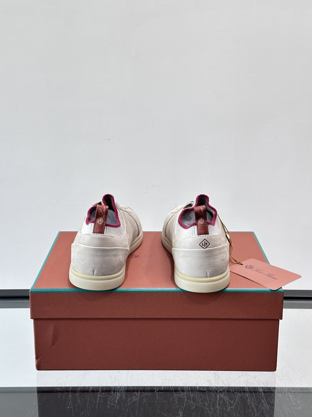 👟Loro Piana Soho 2.0 Walk男士休闲鞋，选用优质小牛皮，触感柔软细腻，简约百搭✨。