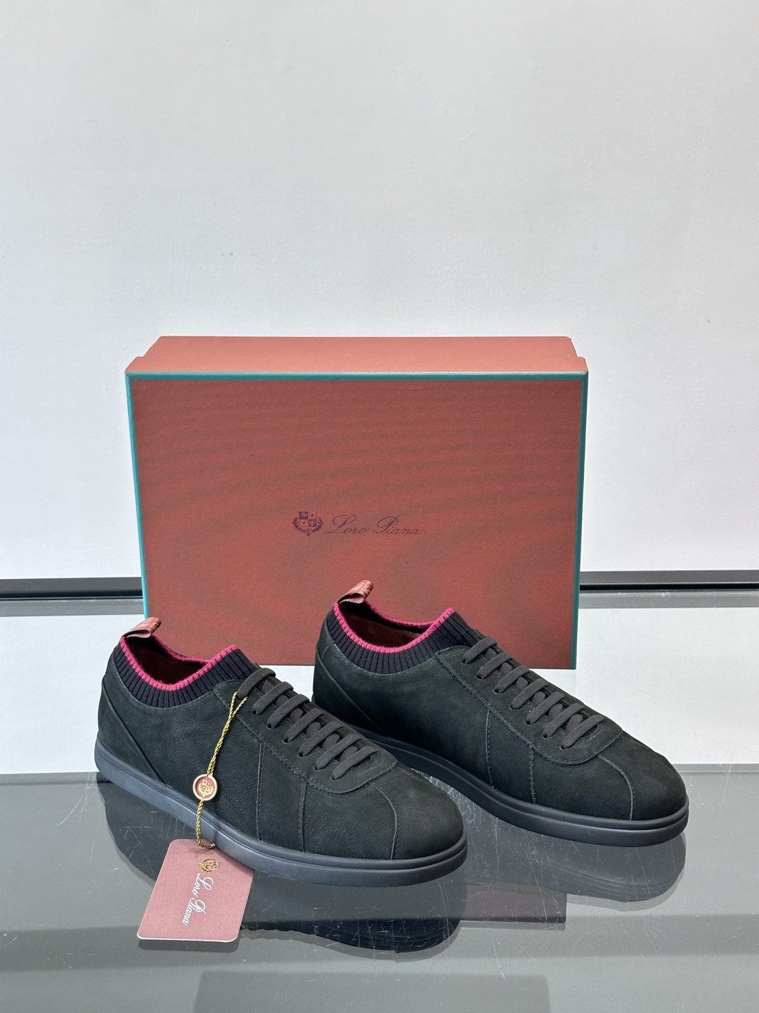 👟Loro Piana Soho 2.0 Walk男士休闲鞋，选用优质小牛皮，触感柔软细腻，简约百搭✨。