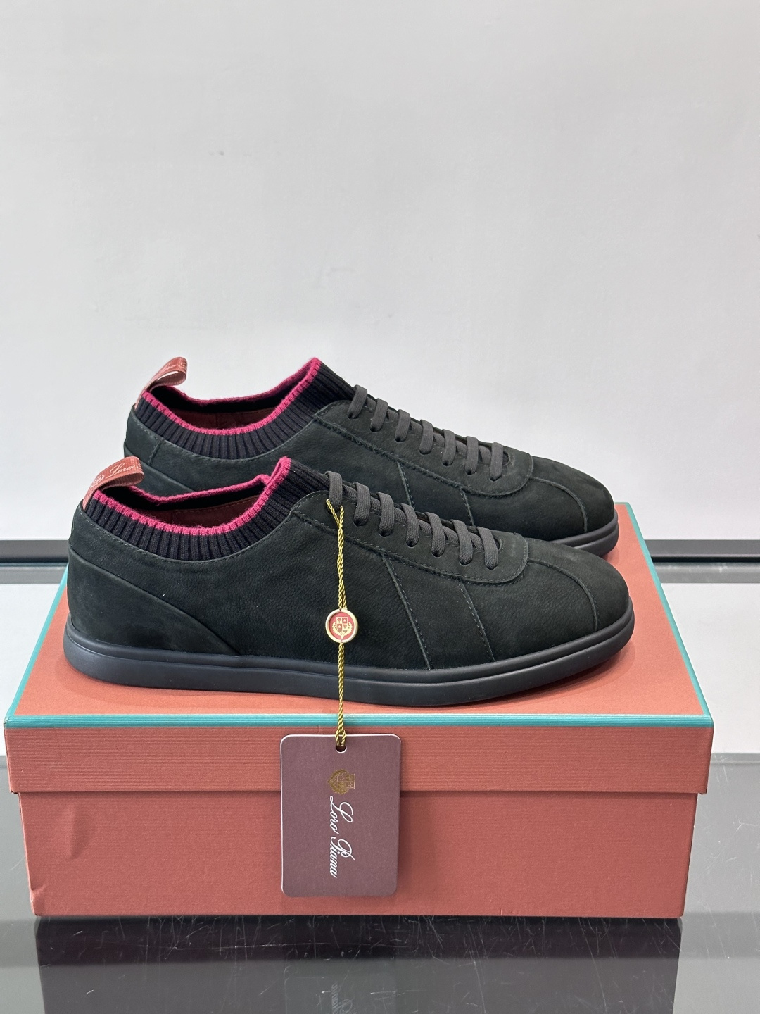 👟Loro Piana Soho 2.0 Walk男士休闲鞋，选用优质小牛皮，触感柔软细腻，简约百搭✨。