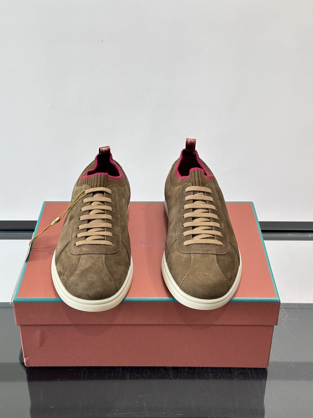 👟Loro Piana Soho 2.0 Walk男士休闲鞋，选用优质小牛皮，触感柔软细腻，简约百搭✨。