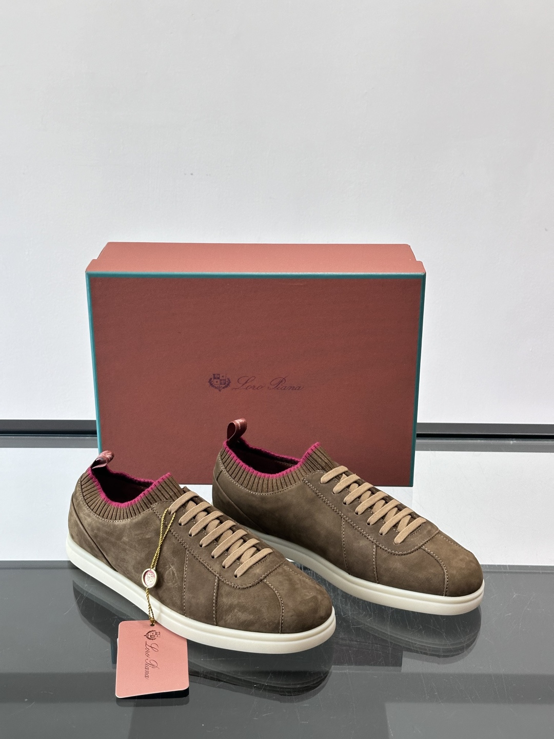 👟Loro Piana Soho 2.0 Walk男士休闲鞋，选用优质小牛皮，触感柔软细腻，简约百搭✨。