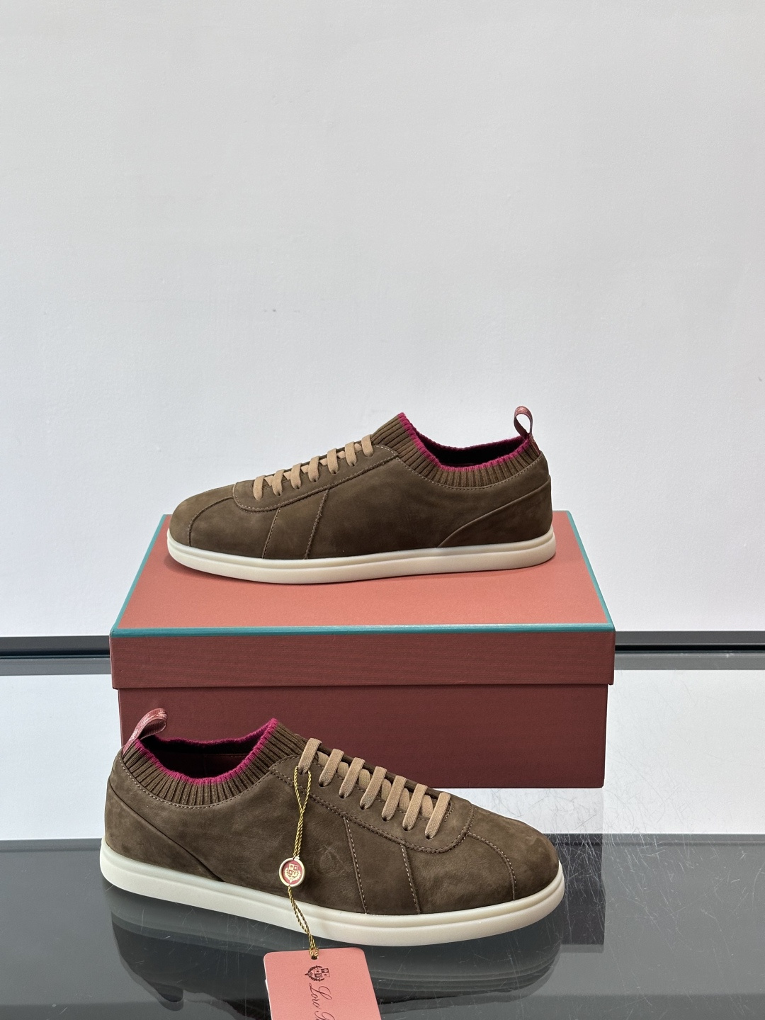 👟Loro Piana Soho 2.0 Walk男士休闲鞋，选用优质小牛皮，触感柔软细腻，简约百搭✨。