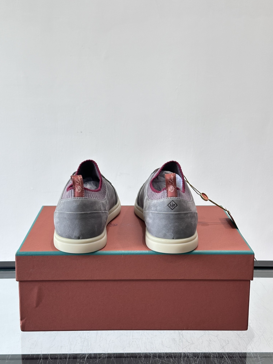 👟Loro Piana Soho 2.0 Walk男士休闲鞋，选用优质小牛皮，触感柔软细腻，简约百搭✨。