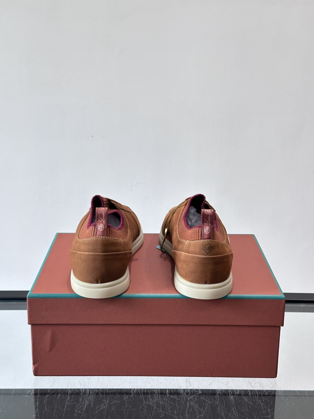 👟Loro Piana Soho 2.0 Walk男士休闲鞋，选用优质小牛皮，触感柔软细腻，简约百搭✨。