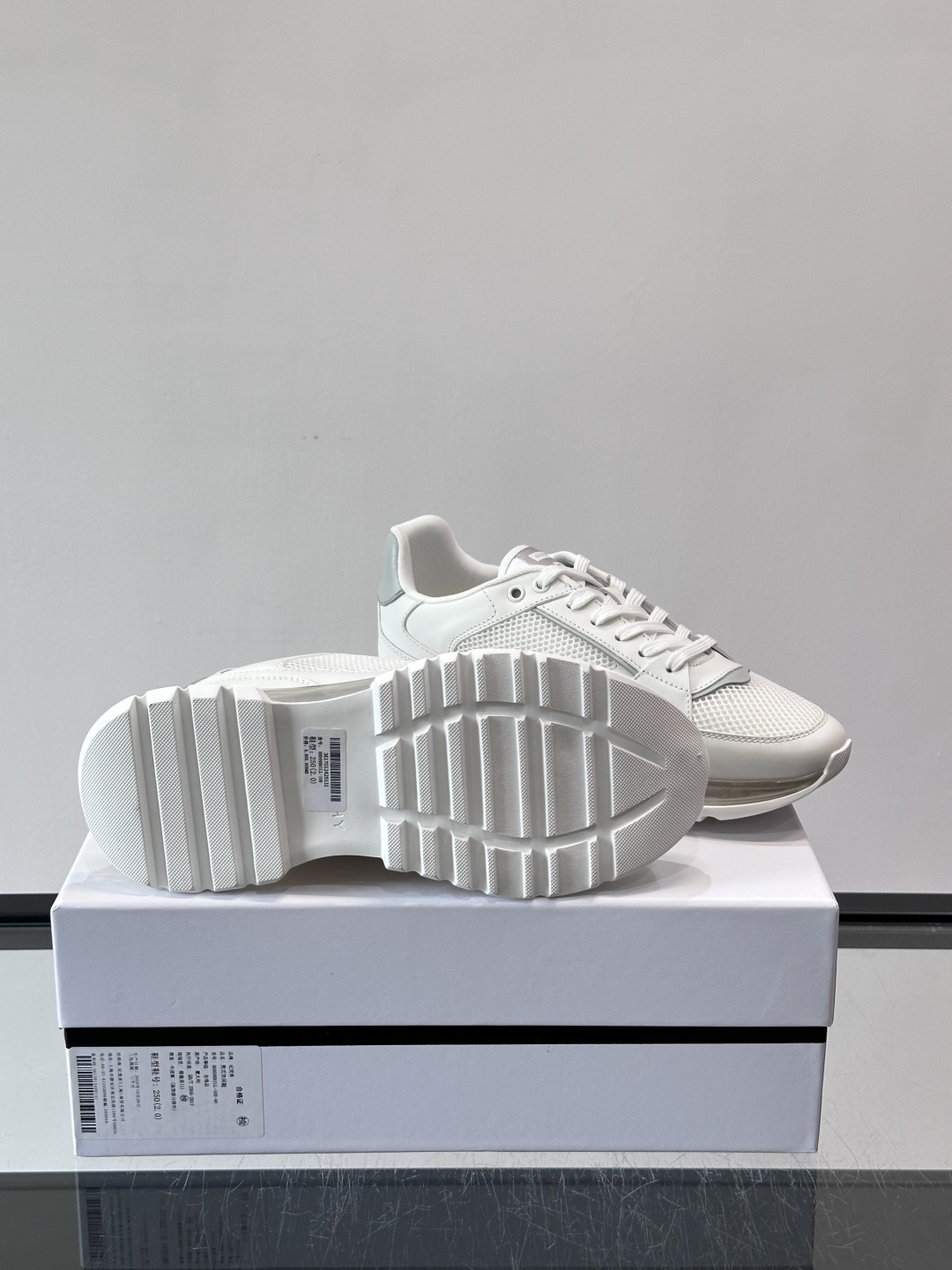 Givenchy 男士运动鞋​​👟纪梵希这款运动鞋，采用优质皮革+网布拼接，透气又有质感。透明气垫鞋底，