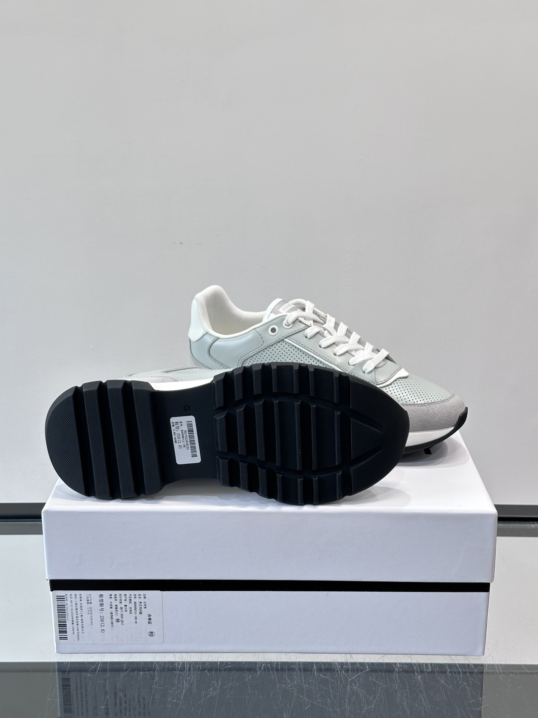 Givenchy 男士运动鞋​​👟纪梵希这款运动鞋，采用优质皮革。透气又有质感。透明气垫鞋底，缓震舒适，