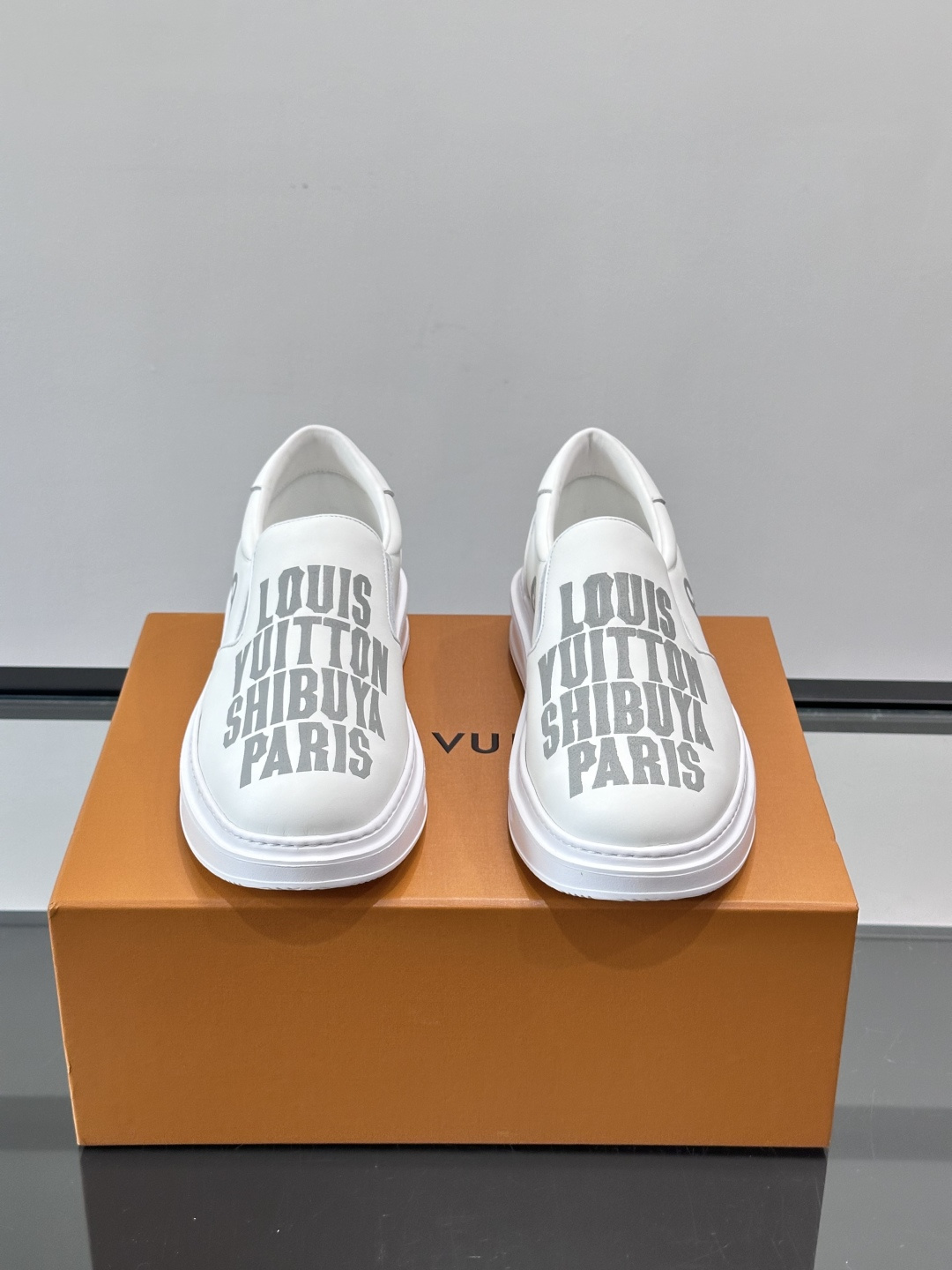 Louis Vuitton路易威登 男士乐福鞋👞🔝纳帕小牛皮鞋面，彩印高周波品牌图腾、鞋舌.车缝松紧带、