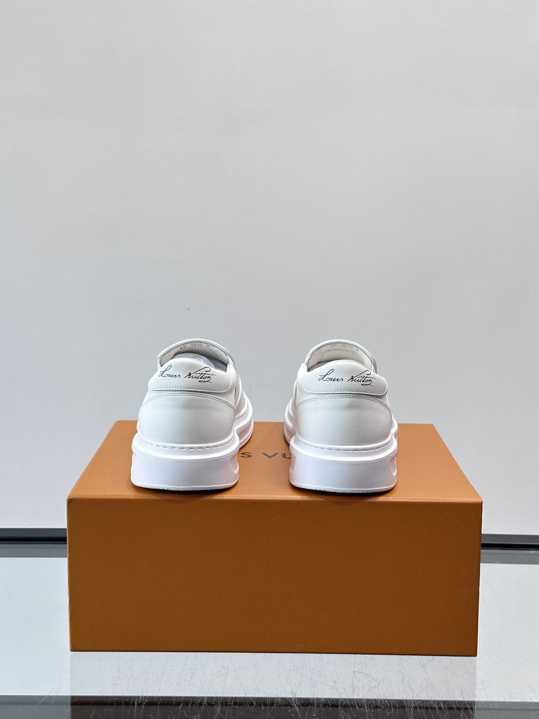 Louis Vuitton路易威登 男士乐福鞋👞🔝纳帕小牛皮鞋面，彩印高周波品牌图腾、鞋舌.车缝松紧带、