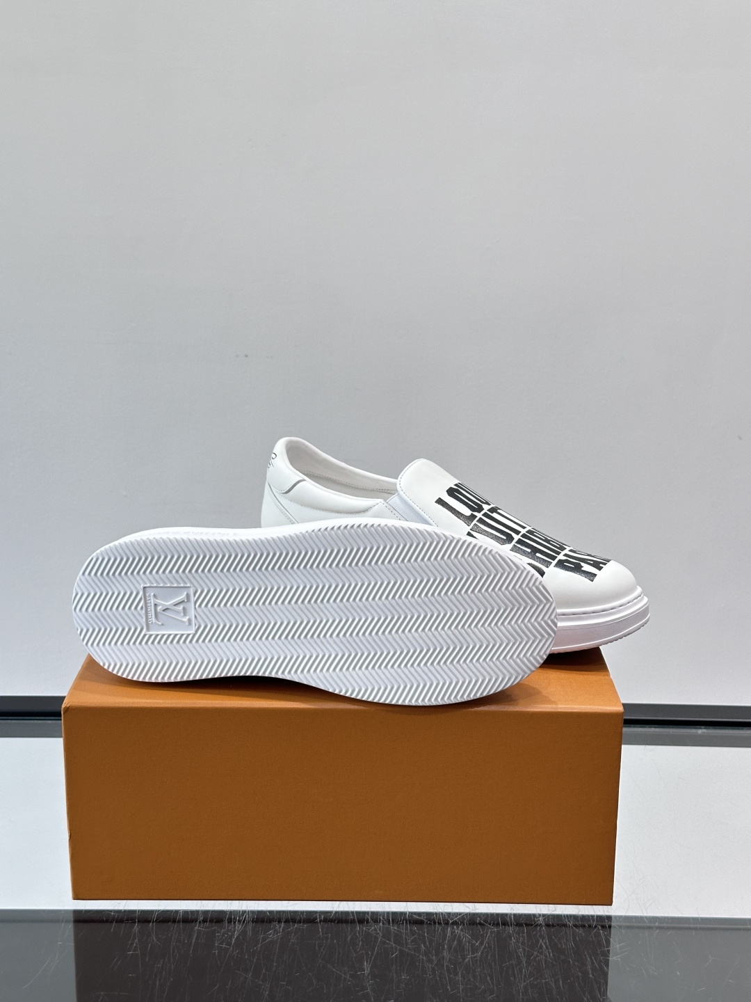 Louis Vuitton路易威登 男士乐福鞋👞🔝纳帕小牛皮鞋面，彩印高周波品牌图腾、鞋舌.车缝松紧带、