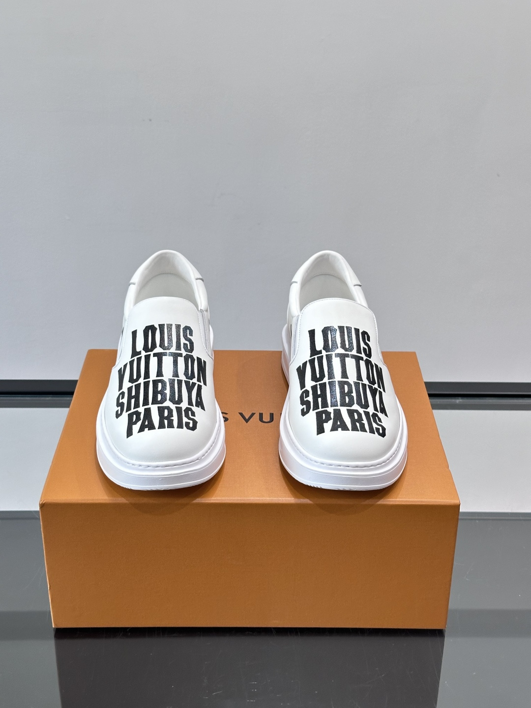 Louis Vuitton路易威登 男士乐福鞋👞🔝纳帕小牛皮鞋面，彩印高周波品牌图腾、鞋舌.车缝松紧带、