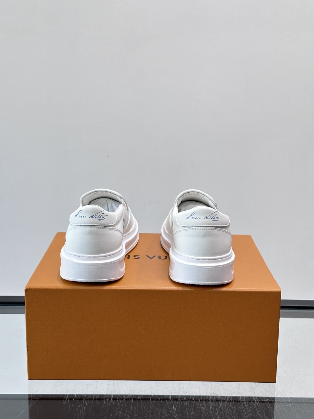 Louis Vuitton路易威登 男士乐福鞋👞🔝纳帕小牛皮鞋面，彩印高周波品牌图腾、鞋舌.车缝松紧带、