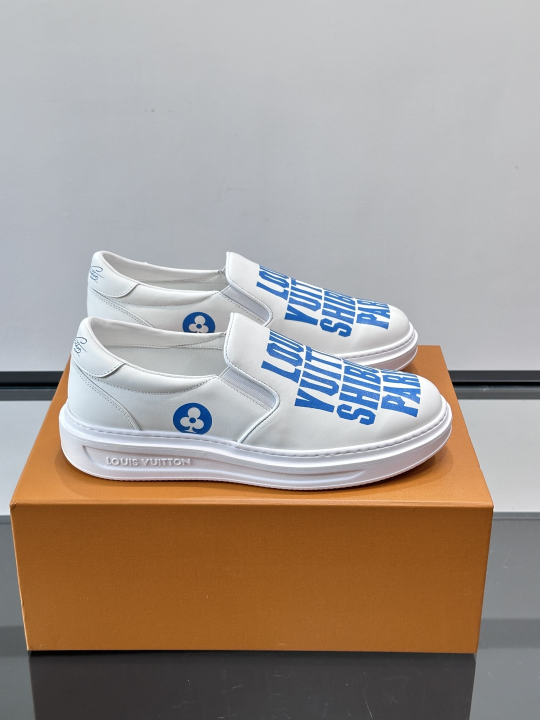 Louis Vuitton路易威登 男士乐福鞋👞🔝纳帕小牛皮鞋面，彩印高周波品牌图腾、鞋舌.车缝松紧带、