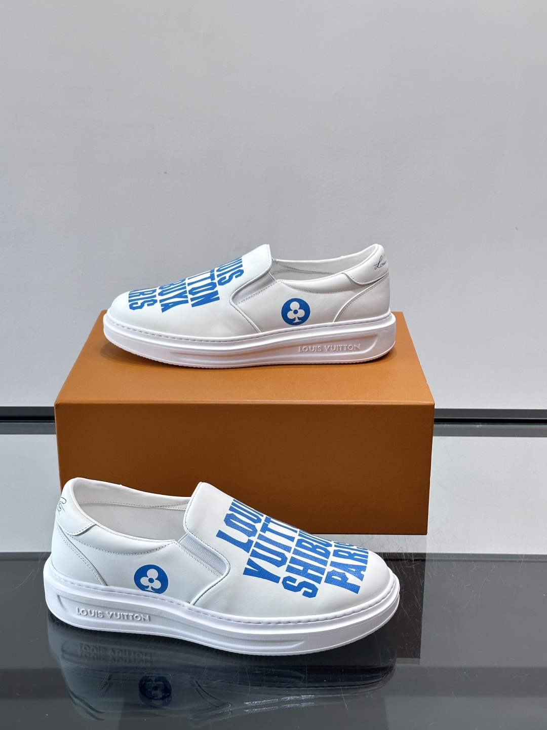 Louis Vuitton路易威登 男士乐福鞋👞🔝纳帕小牛皮鞋面，彩印高周波品牌图腾、鞋舌.车缝松紧带、
