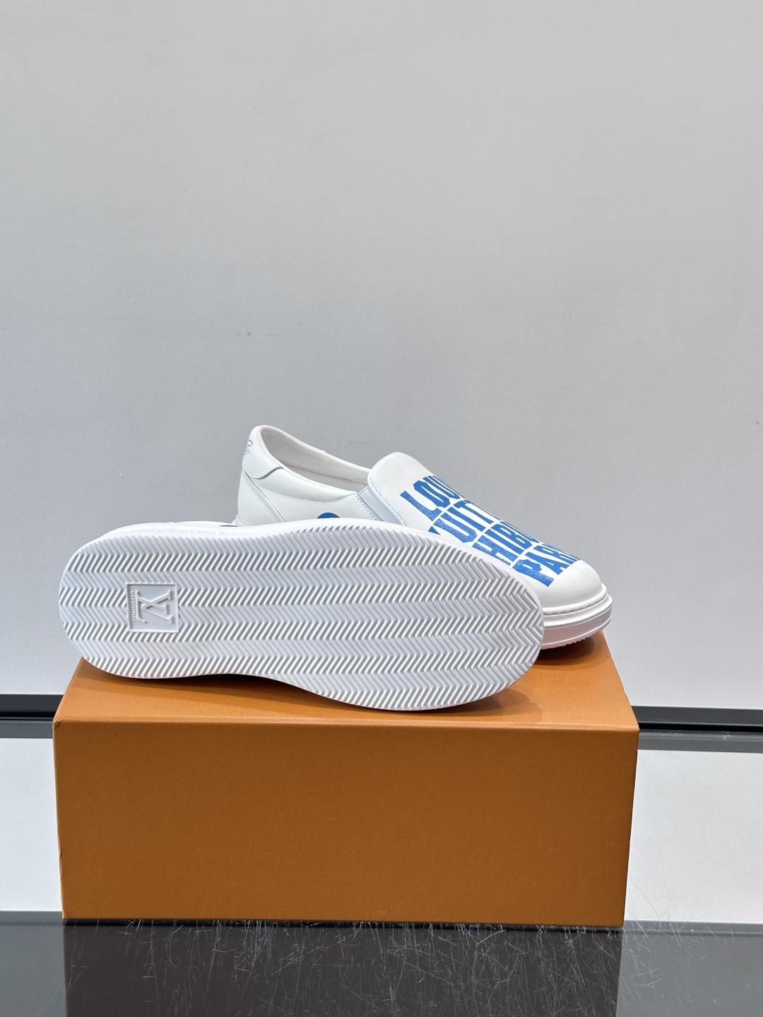 Louis Vuitton路易威登 男士乐福鞋👞🔝纳帕小牛皮鞋面，彩印高周波品牌图腾、鞋舌.车缝松紧带、