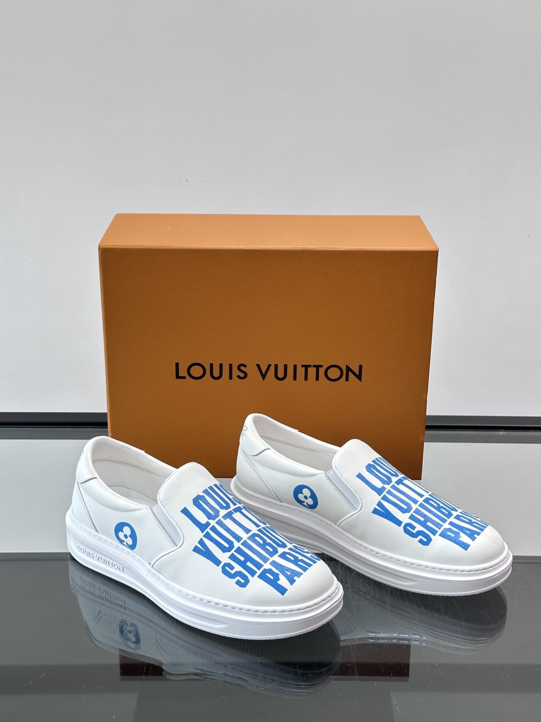 Louis Vuitton路易威登 男士乐福鞋👞🔝纳帕小牛皮鞋面，彩印高周波品牌图腾、鞋舌.车缝松紧带、