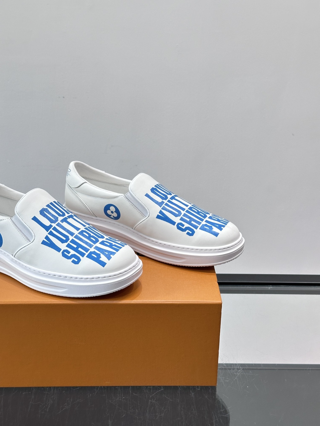 Louis Vuitton路易威登 男士乐福鞋👞🔝纳帕小牛皮鞋面，彩印高周波品牌图腾、鞋舌.车缝松紧带、