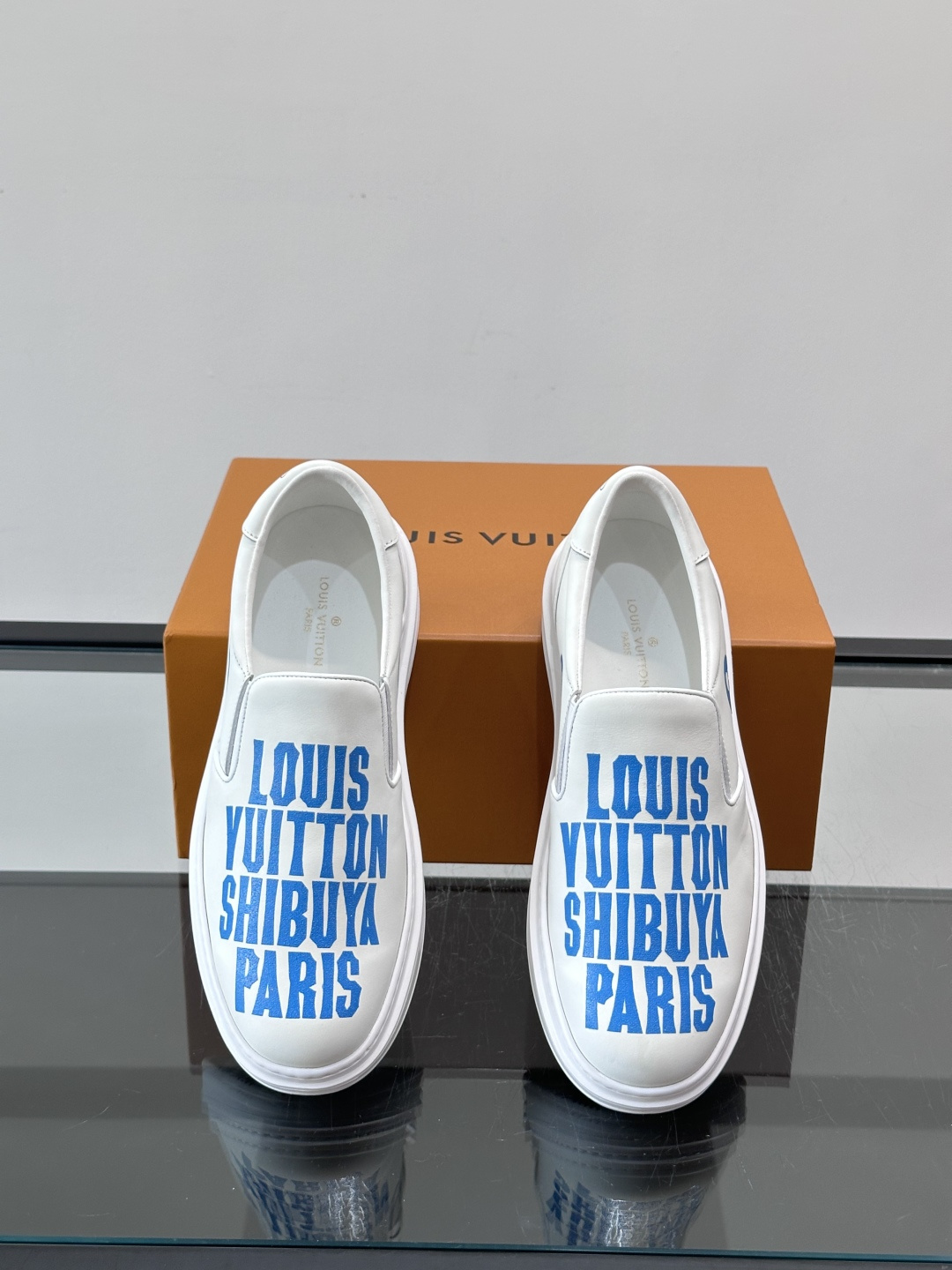 Louis Vuitton路易威登 男士乐福鞋👞🔝纳帕小牛皮鞋面，彩印高周波品牌图腾、鞋舌.车缝松紧带、